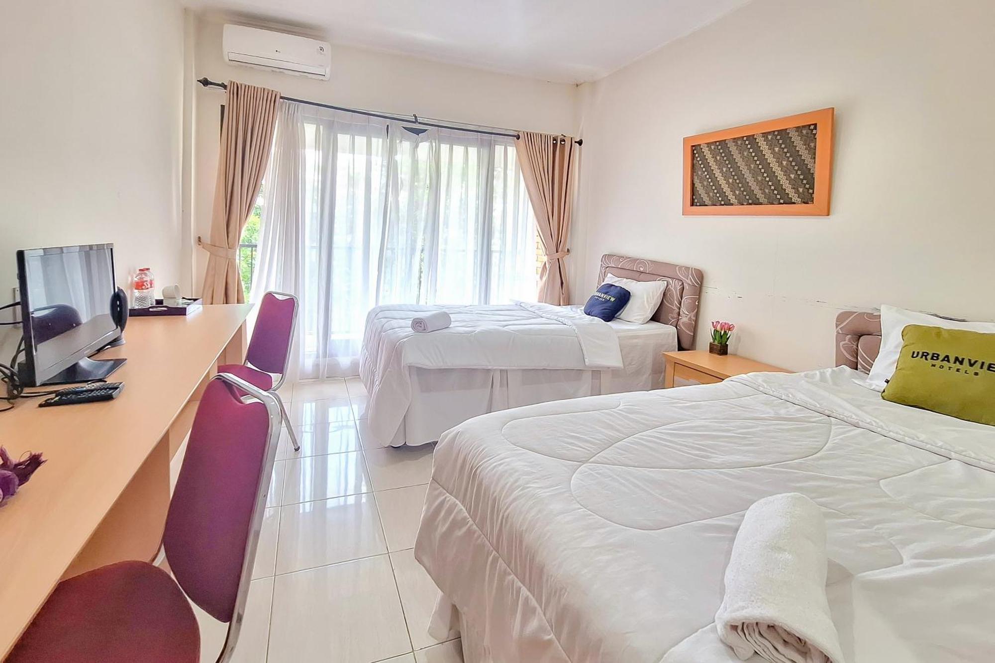 Urbanview Hotel Tridaya Cisarua Puncak Exterior photo