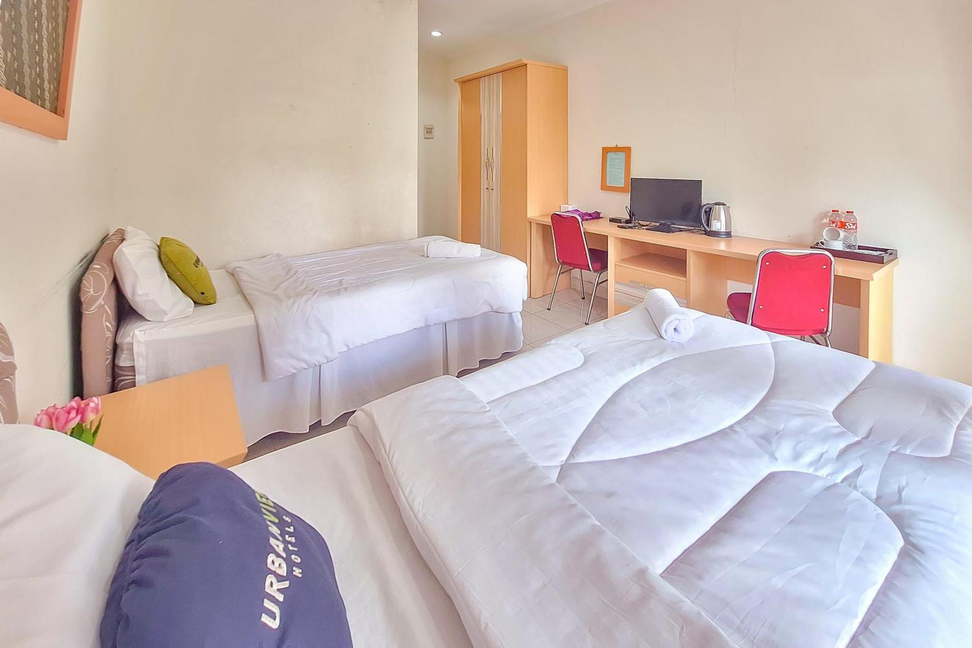 Urbanview Hotel Tridaya Cisarua Puncak Exterior photo
