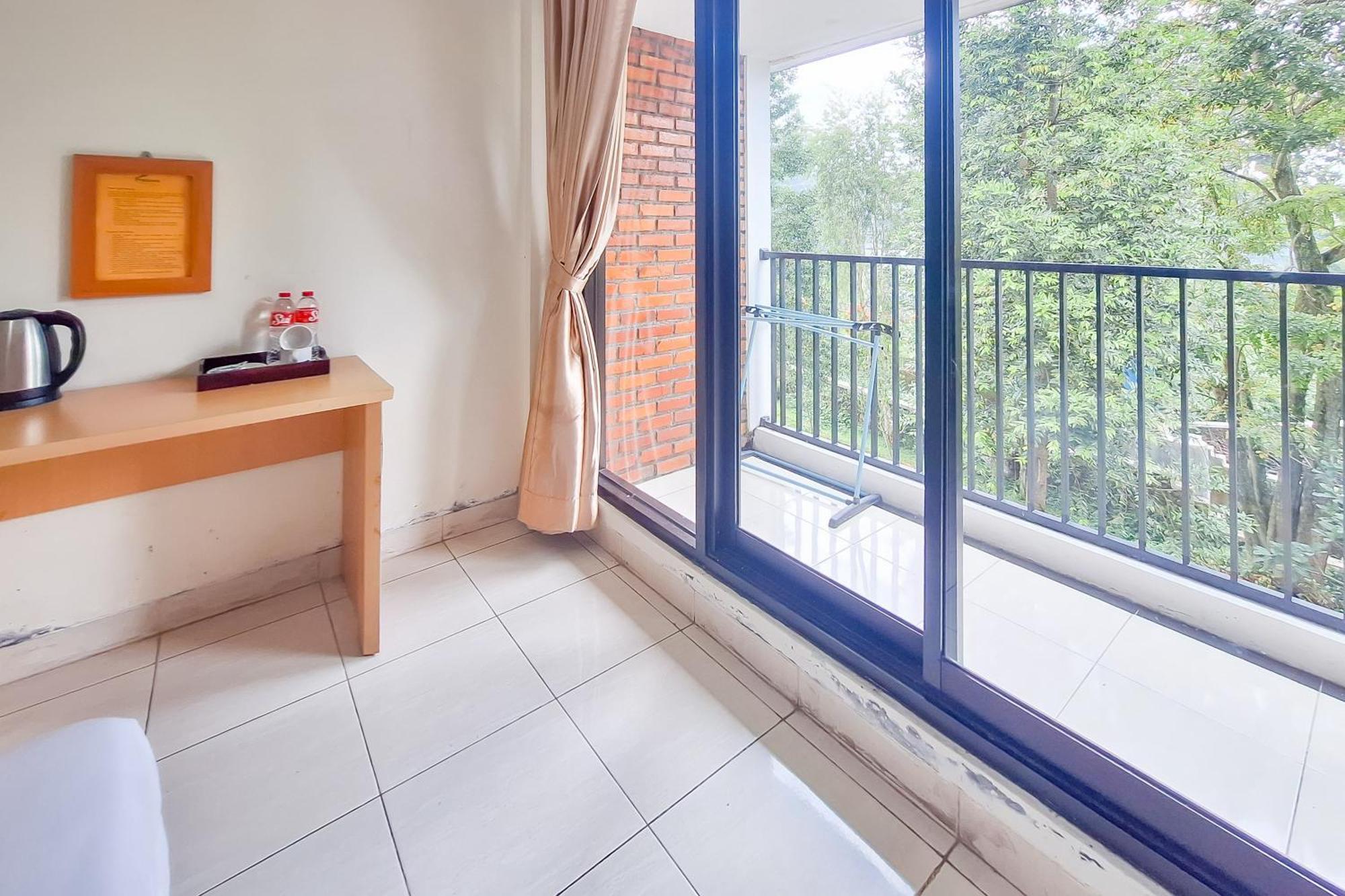 Urbanview Hotel Tridaya Cisarua Puncak Exterior photo