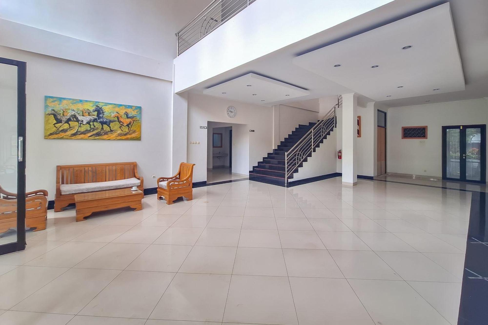 Urbanview Hotel Tridaya Cisarua Puncak Exterior photo