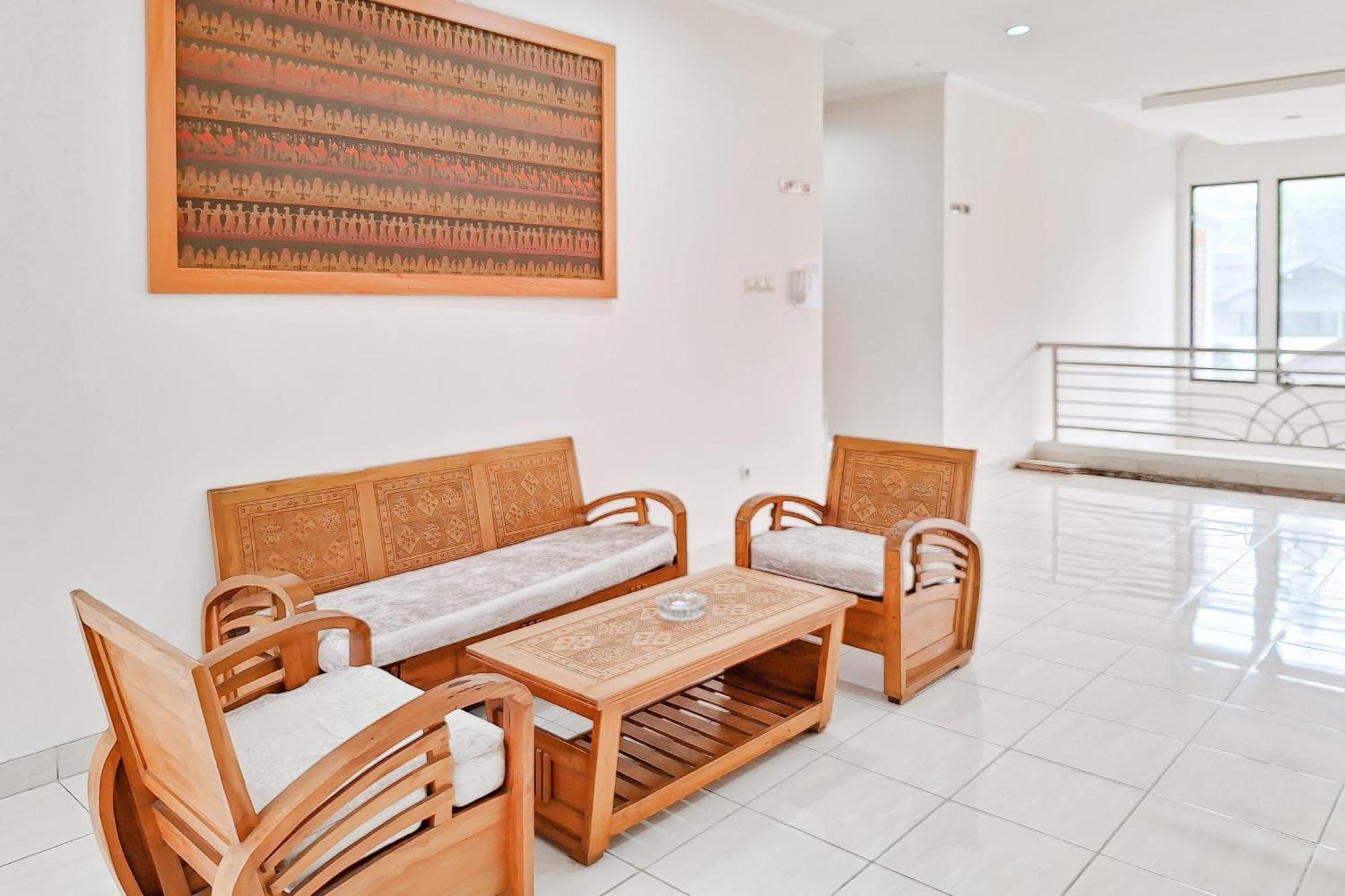Urbanview Hotel Tridaya Cisarua Puncak Exterior photo